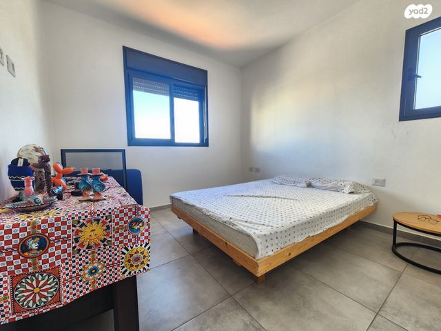 דירה, אבני חן, חריש