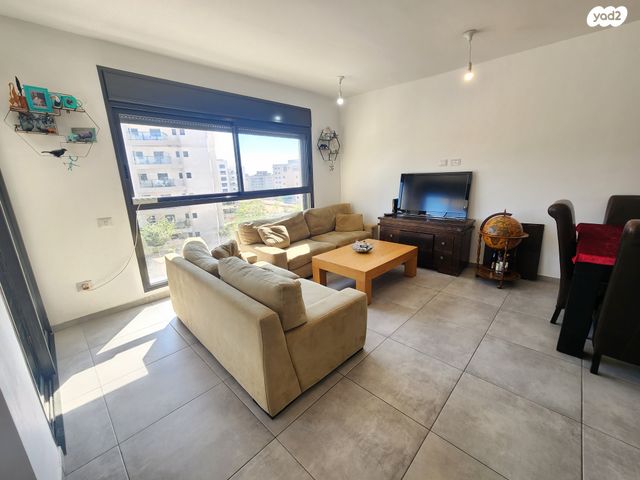 דירה, אבני חן, חריש