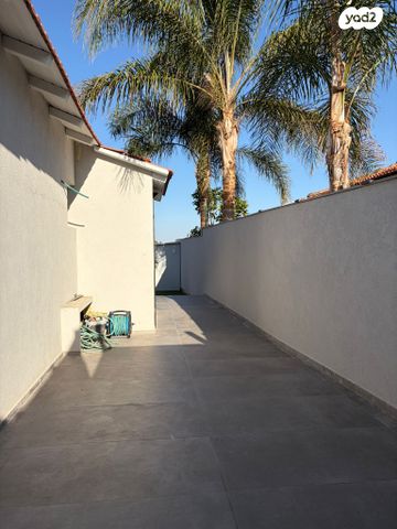 דו משפחתי, בית אריה / עופרים