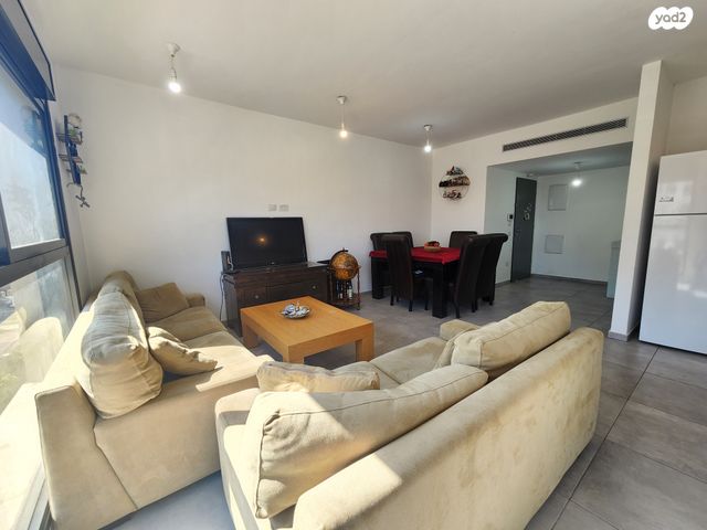 דירה, אבני חן, חריש