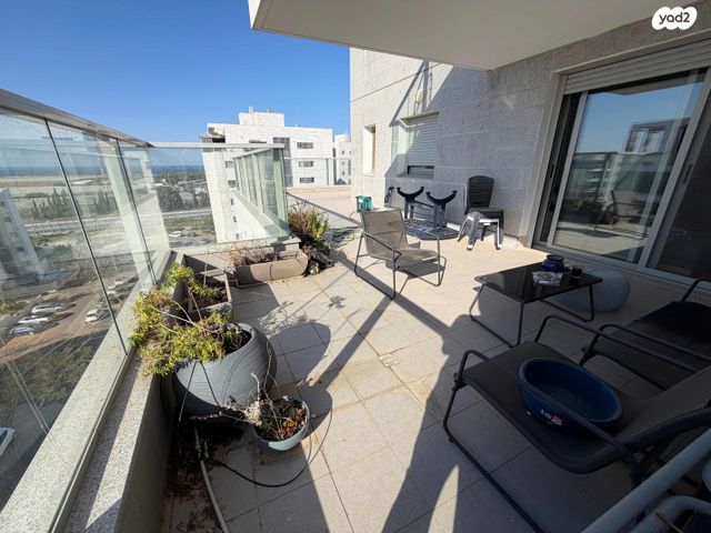 גג/ פנטהאוז, היסעור, החותרים, טירת כרמל