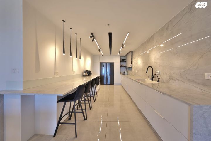 גג/ פנטהאוז, ש"י עגנון, משכנות האומנים, קרית מוצקין