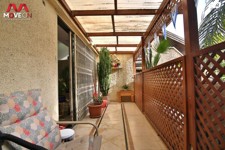 דו משפחתי, שדרות בורוכוב 39, מרכז העיר, קרית אתא