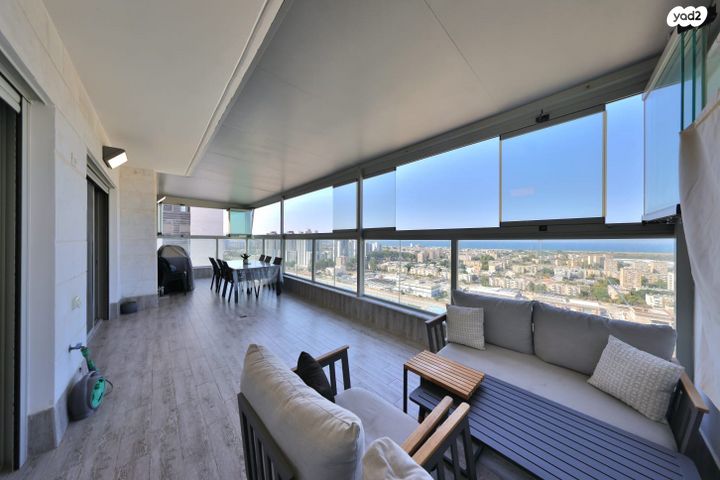 גג/ פנטהאוז, ש"י עגנון, משכנות האומנים, קרית מוצקין