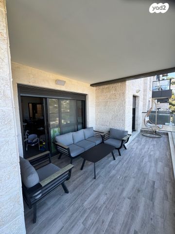 דירה, יהורם גאון, גבעת זמר, חיפה