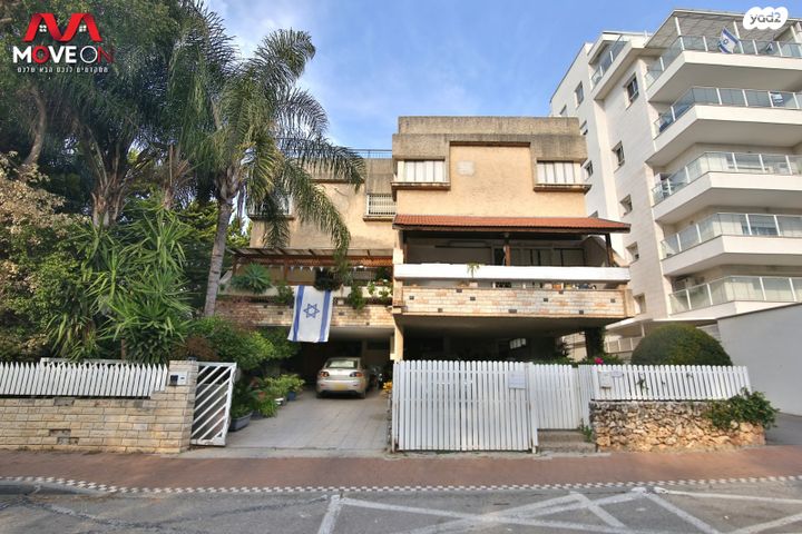 דו משפחתי, שדרות בורוכוב 39, מרכז העיר, קרית אתא