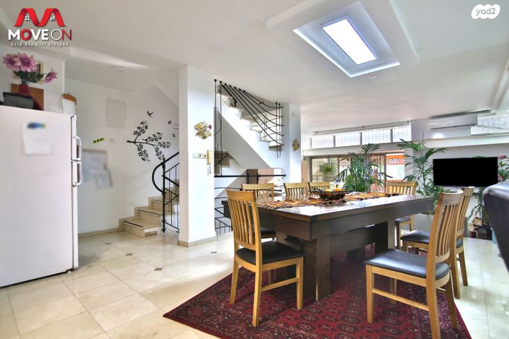 דו משפחתי, שדרות בורוכוב 39, מרכז העיר, קרית אתא