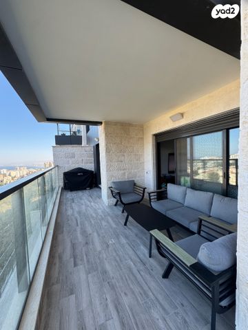 דירה, יהורם גאון, גבעת זמר, חיפה