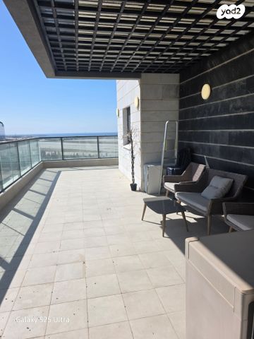 גג/ פנטהאוז, טירת כרמל