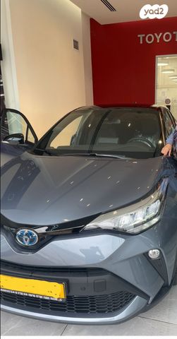 מודעת רכב טויוטה C-HR