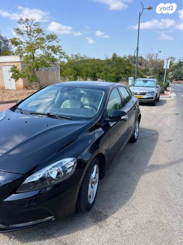 וולוו V40