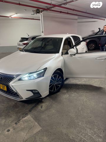 CT Luxury 200h היברידי אוט׳ 1.8 (99 כ״ס)
