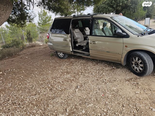 מודעת רכב קרייזלר טאון אנד קאנטרי