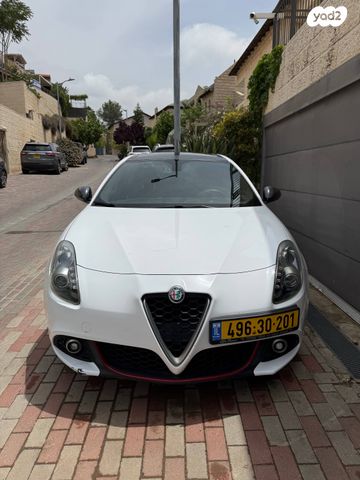 מודעת רכב אלפא רומיאו ג'ולייטה