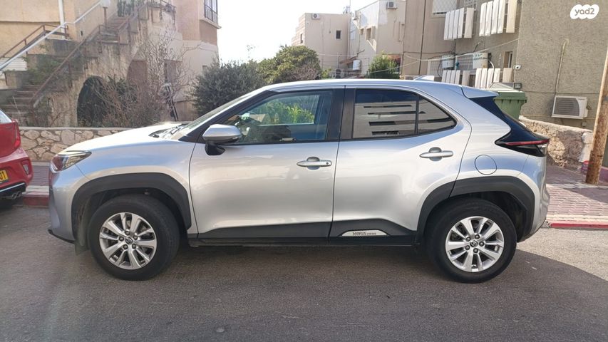 מודעת רכב טויוטה יאריס קרוס