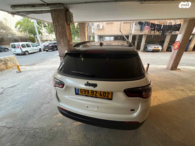 מודעת רכב ג'יפ קומפאס