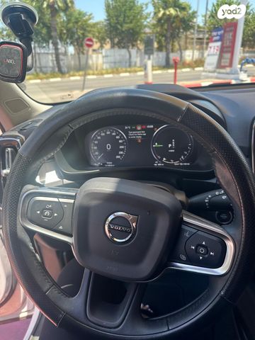 וולוו XC40