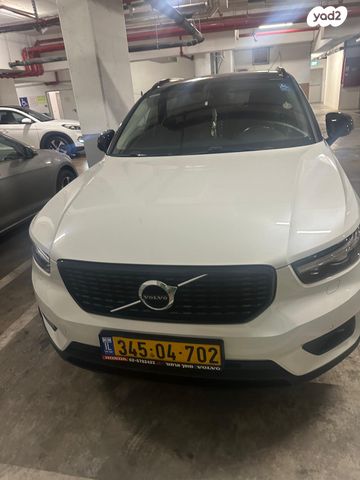 וולוו XC40