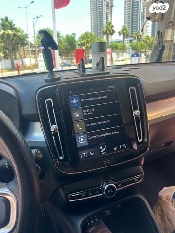 וולוו XC40