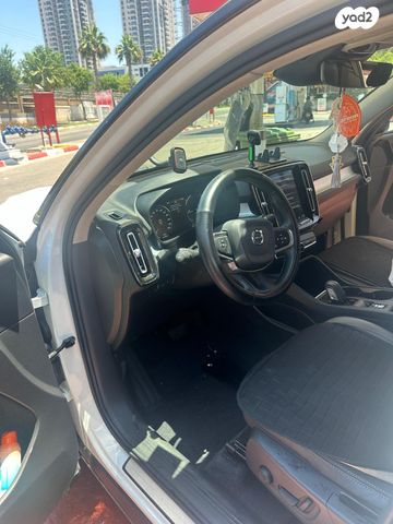 וולוו XC40