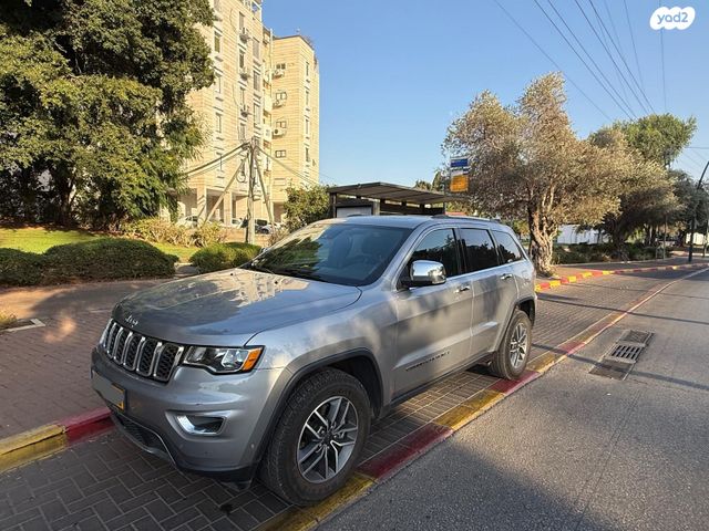 מודעת רכב ג'יפ גרנד צ'ירוקי