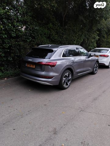 מודעת רכב אאודי E-tron