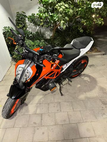 KTM Naked Duke 390