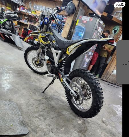 סורון סטרום בי