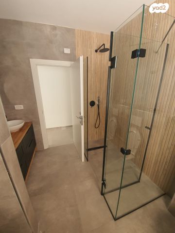 דירת גן, ז'בוטינסקי 1, עיר, מרכז העיר, נהריה