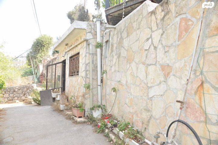 דו משפחתי, מדרגות הרומאים 3, עין כרם, ירושלים