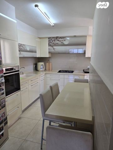 דירה, מעלות 11, נאות יהודית ונווה ארזים, חולון