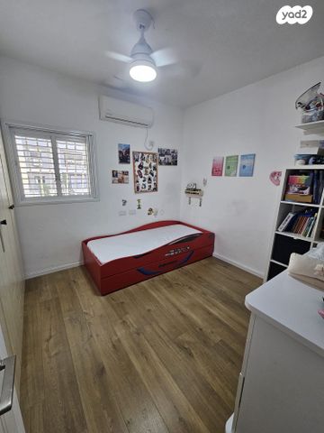 דירה, הרב עוזיאל 10, לב העיר, בת ים