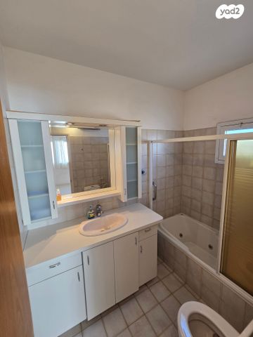 דירה, וייצמן 15, אברמוביץ', ראשון לציון