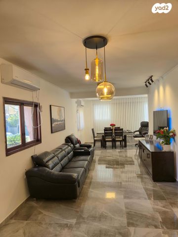 בית פרטי/ קוטג', הפלמ"ח 25, עמידר, בת ים