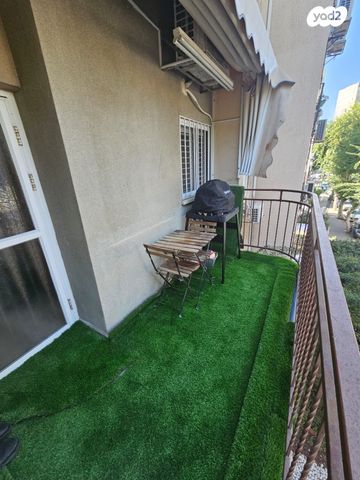 דירה, הרב עוזיאל 10, לב העיר, בת ים