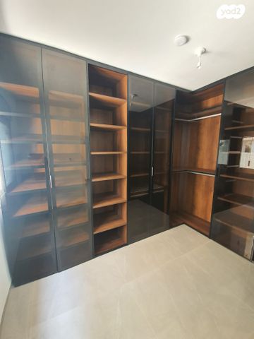 דירת גן, ז'בוטינסקי 1, עיר, מרכז העיר, נהריה