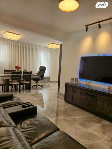 בית פרטי/ קוטג', הפלמ"ח 25, עמידר, בת ים