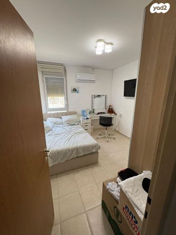 דירה, ישראל ישעיהו 14, שכונה י"א, באר שבע