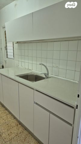 יהודה בורלא 24