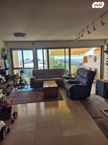 לוין קיפניס 1