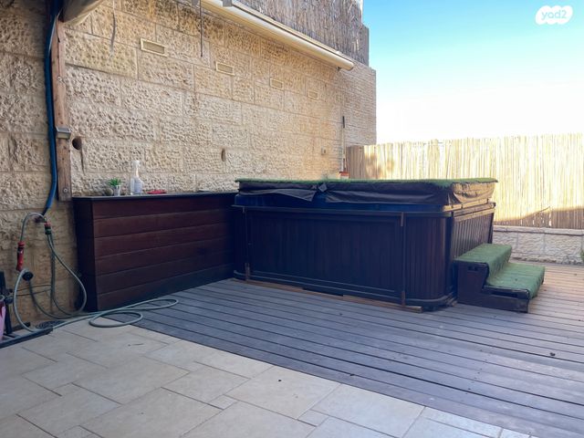 בית פרטי/ קוטג', בצלאל בצרווי, פסגת זאב, ירושלים