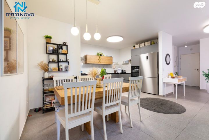 דירה, עוזי חיטמן, נאות שמיר, יבנה