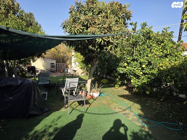 דו משפחתי, נחמן סירקין, סלע, רחובות