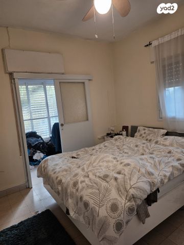 דו משפחתי, נחמן סירקין, סלע, רחובות