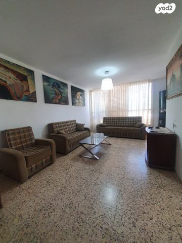 דירה, רבי יוסף קארו, רמב"ם, ראשון לציון