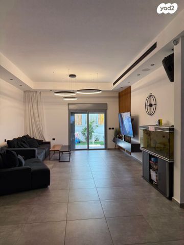 דירת גן, דרך האילנות, גדרה מזרח, גדרה