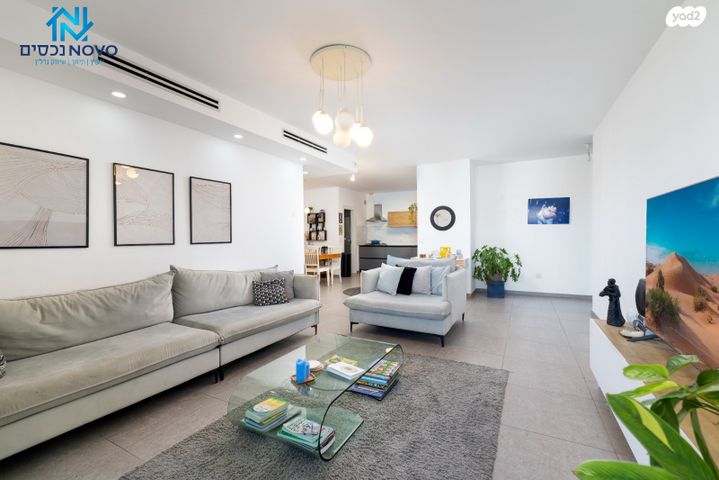 דירה, עוזי חיטמן, נאות שמיר, יבנה