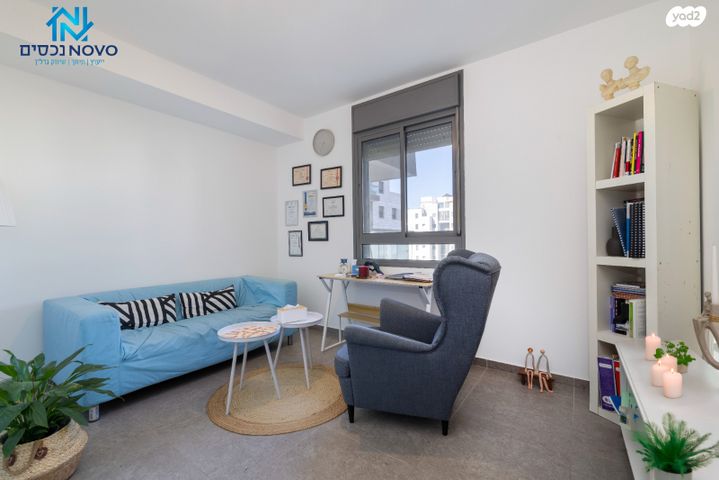 דירה, עוזי חיטמן, נאות שמיר, יבנה