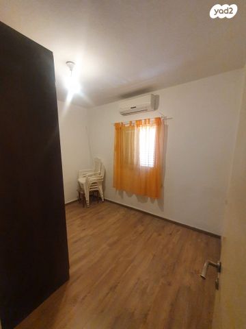 דירה, רבי יוסף קארו, רמב"ם, ראשון לציון