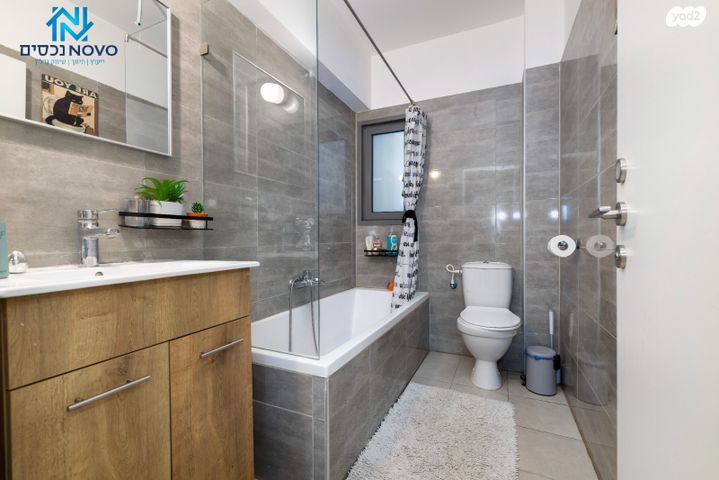 דירה, עוזי חיטמן, נאות שמיר, יבנה